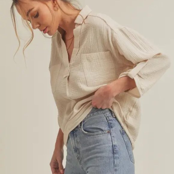 Winona Woven Crinkle V Neck - Picture 4 of 8